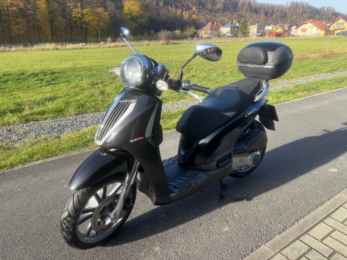 Piaggio Cruiser 300i - 3