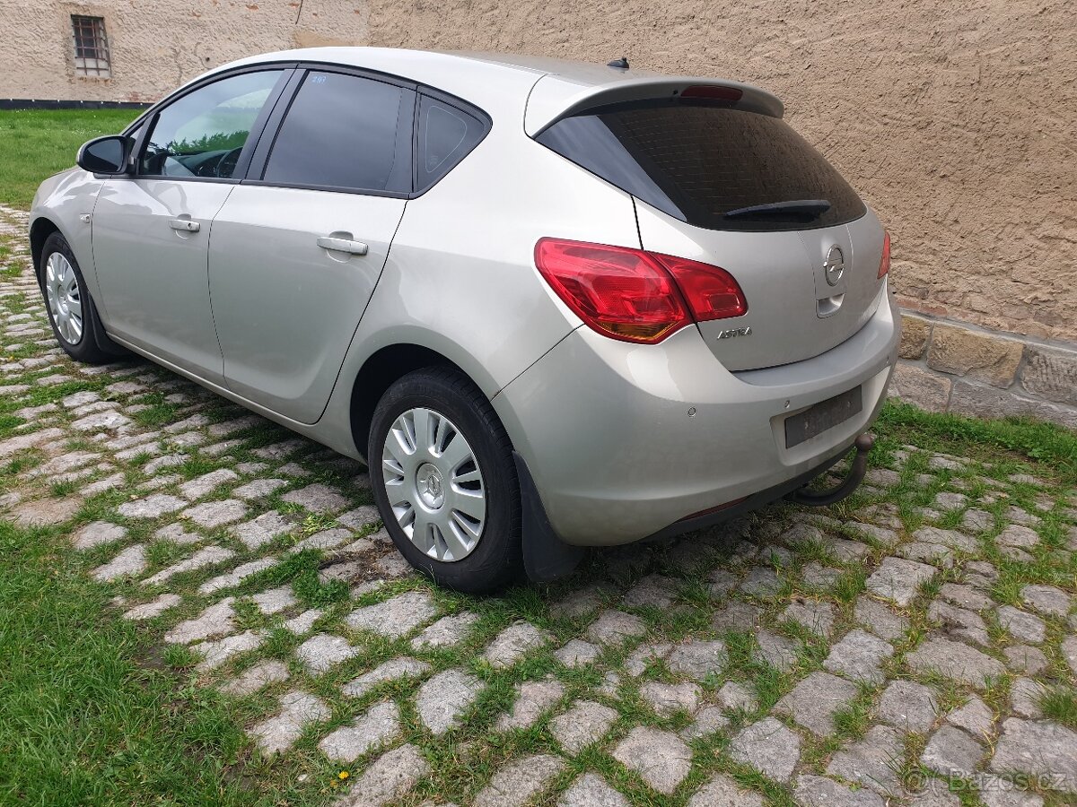 Opel Astra J 1.6 16v 85kw - 3