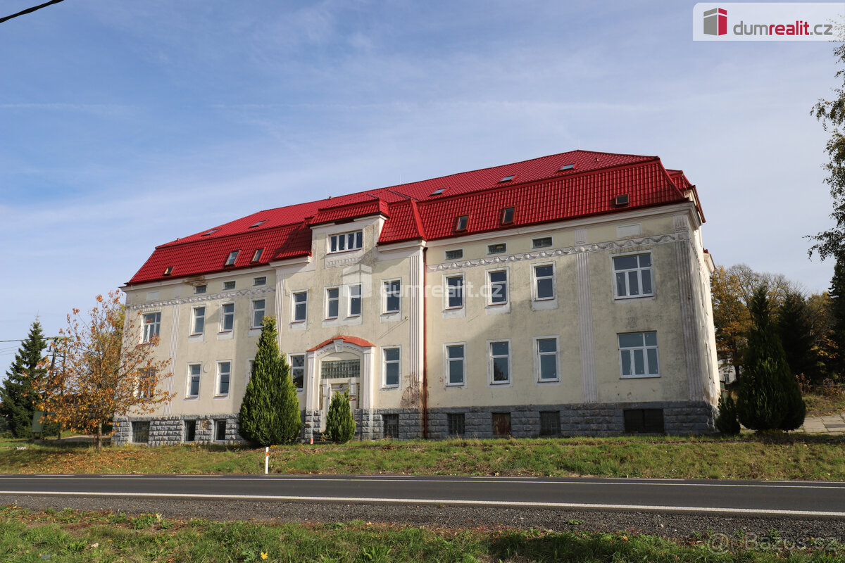 Dům vhodný k ubytování s parkovací plochou pro až 50 automob - 3