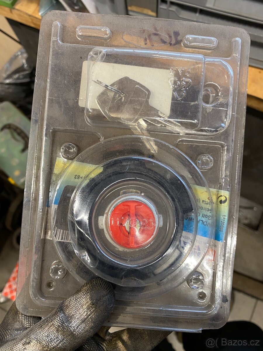 Víčko nádrže - 3