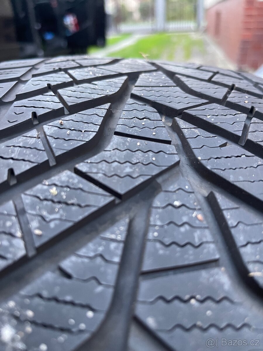 Zimní pneu 225/35 R19 - 3