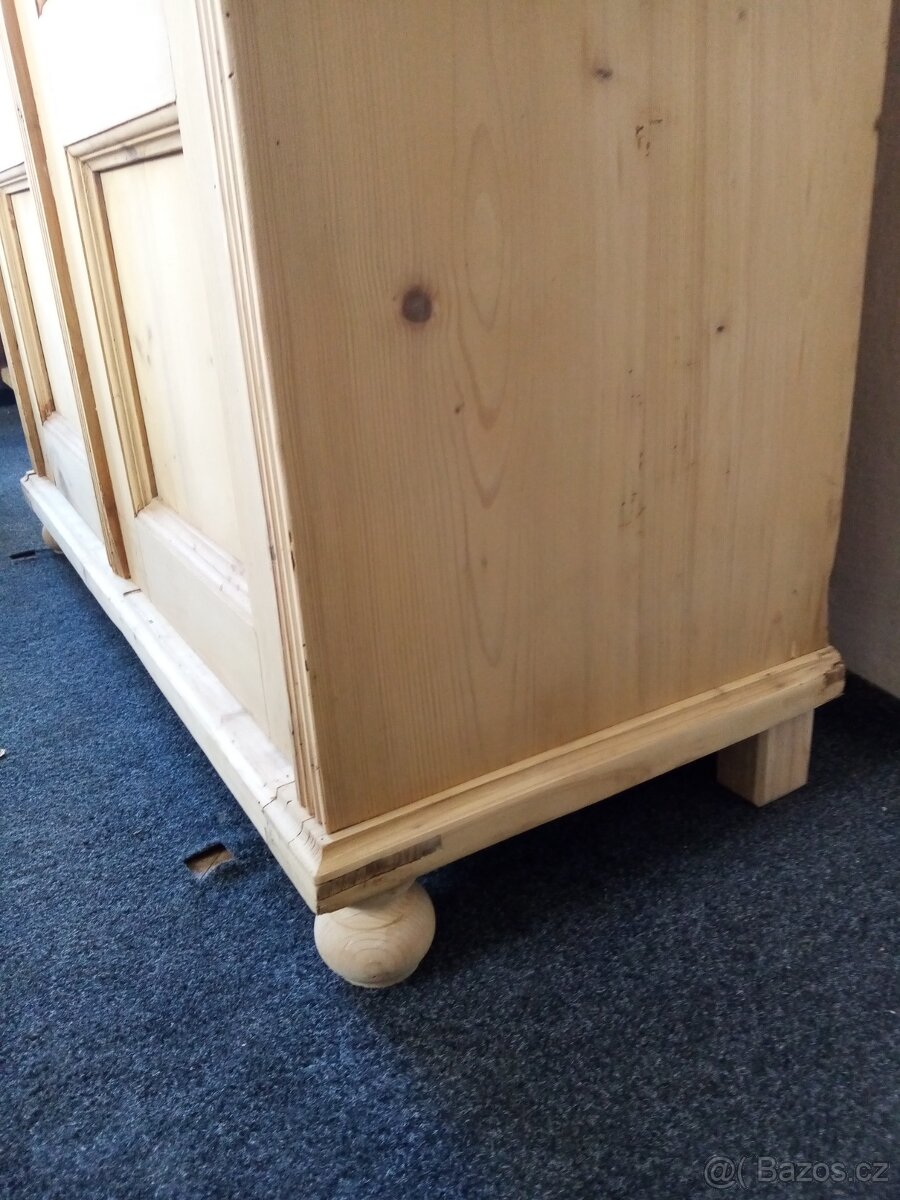 Starožitná selská šatní skříň - 3