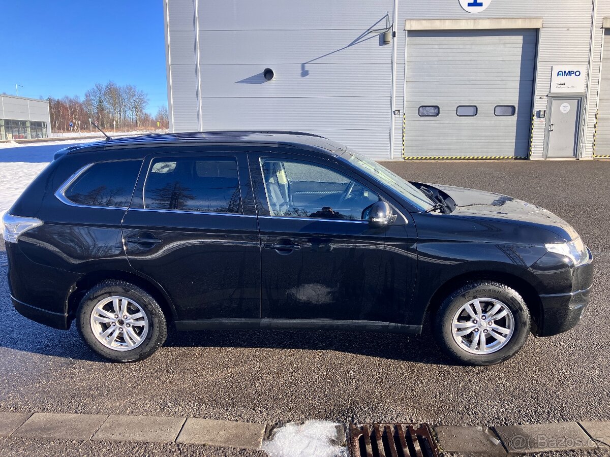 Mitsubishi Outlander 3 2.2 Di-D 4x4 tažné - 3