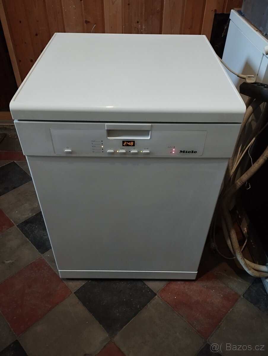 Myčka Miele-volně stojící - 3