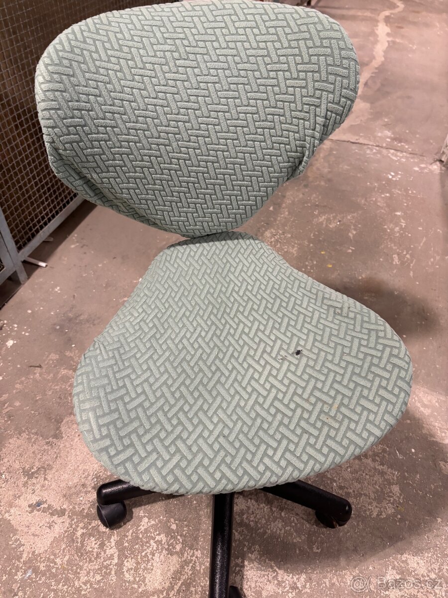 Dětská otočná židle s mátovým čehlem - 3