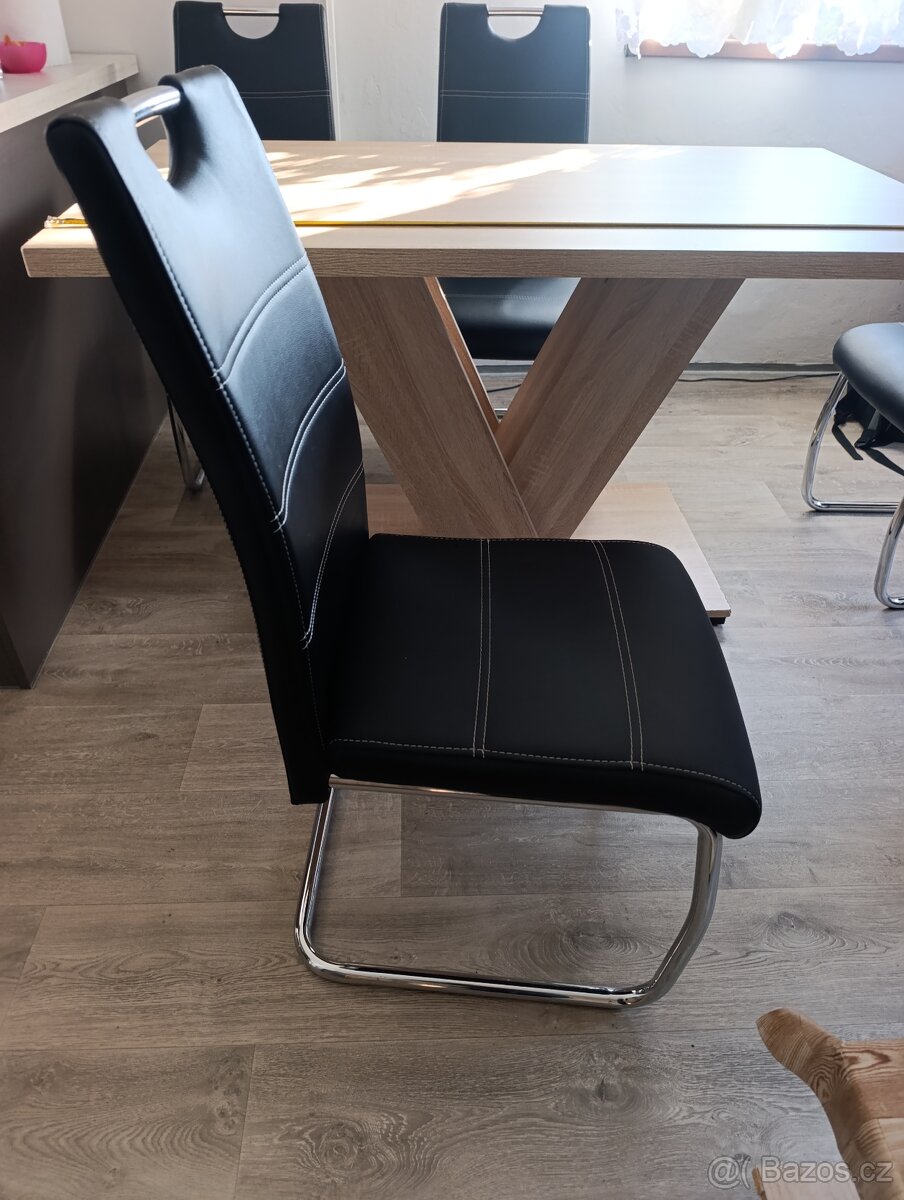 Jídelní stůl a Židle - 3