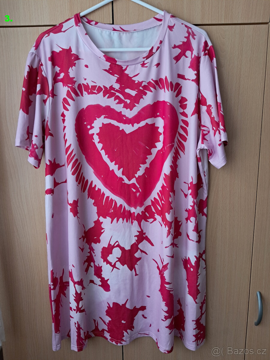 Noční košile, trička, bunda, papuče, kalhotky a kapesníky - 3