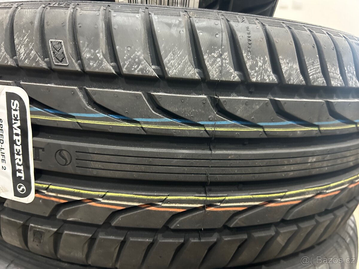 Letní pneu 235/45 R19” Semperit - 3