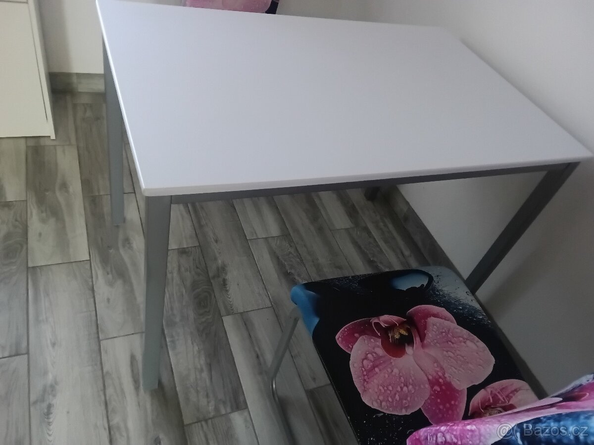 PĚKNÝ STŮL BÍLÝ - 3