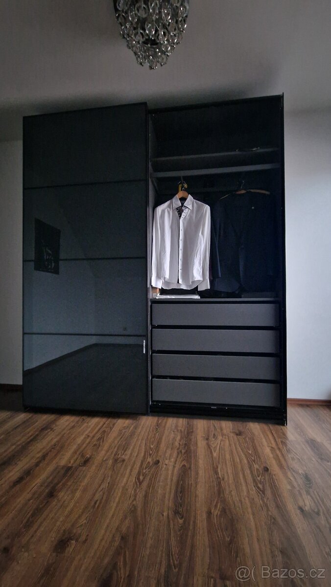 Prodám šatní skříň IKEA - 3