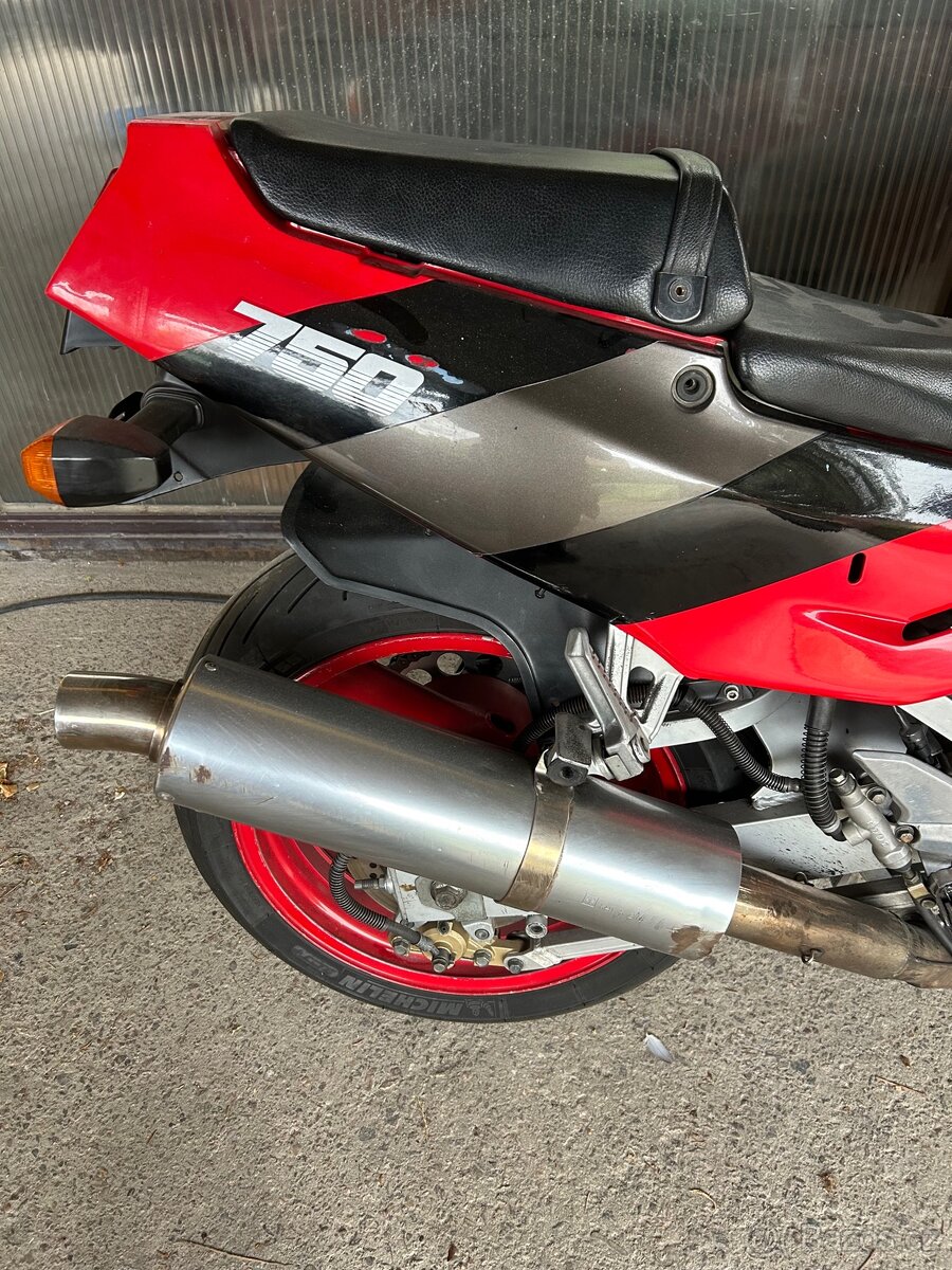 Kawasaki ZXR 750 H1 - 3