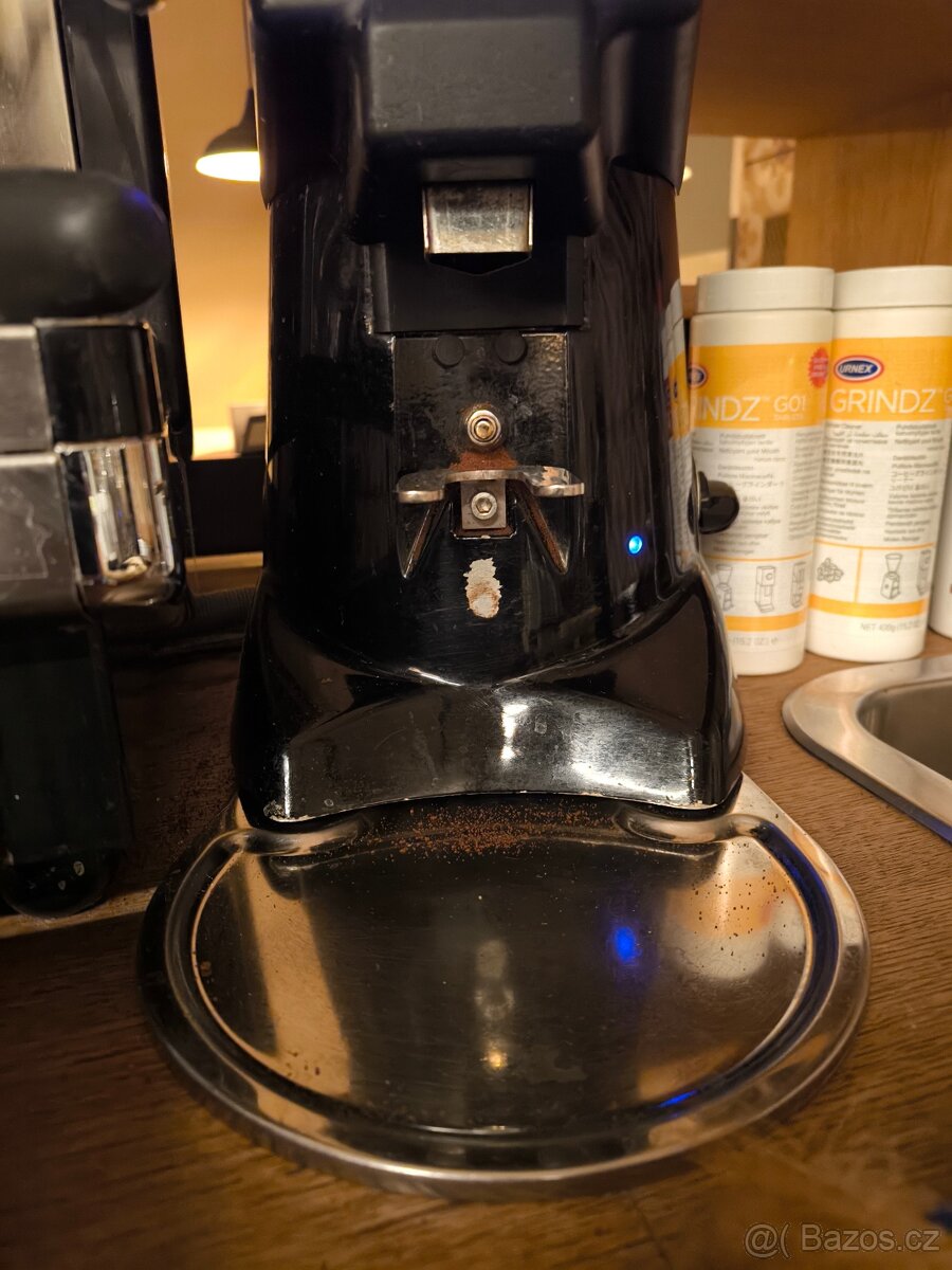 Mlýnek kávy Sanremo SR70 - 3