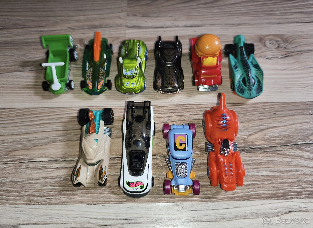 Sada 10 autíček Hot Wheels Mattel - 3
