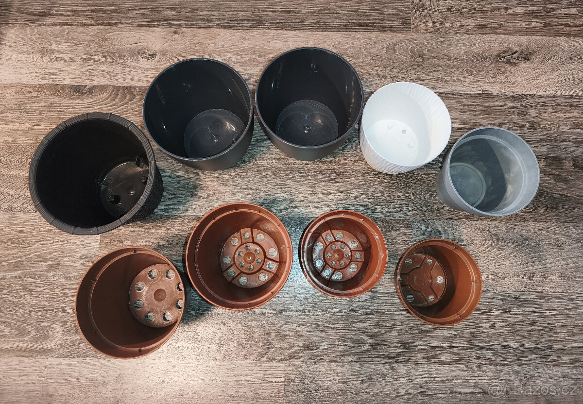 Sada 5 ks plastových květináčů + 4 ks květníků - 3