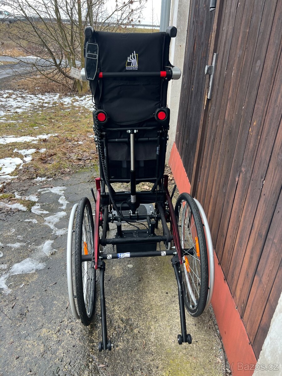 invalidní vozík stavěcí elektricky - 3