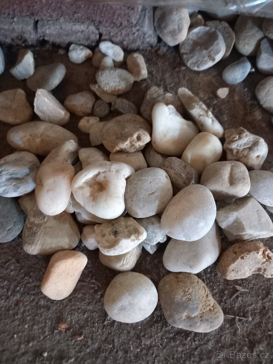 Říční oblázky, valouny, prané, tříděné - 3