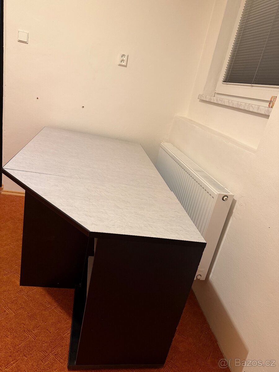 Kancelářský stůl - 3