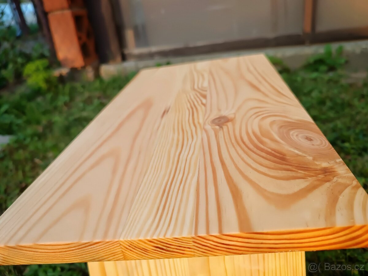 Minimalistická dřevěná stolička - 3