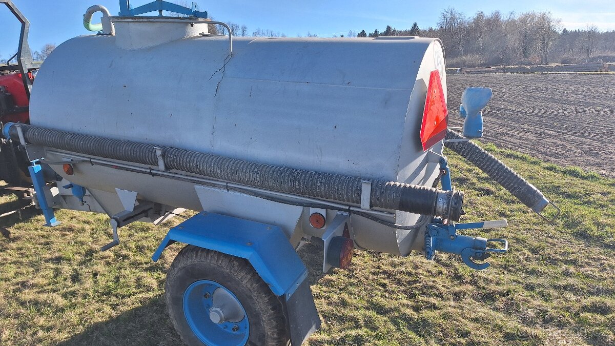 Prodám fekal -cisternu - 3