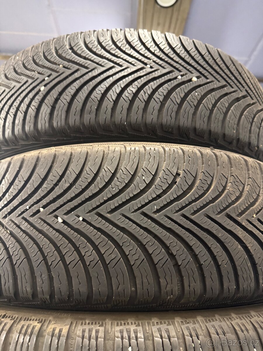 prodám zimní 215/65/16 Michelin - 3