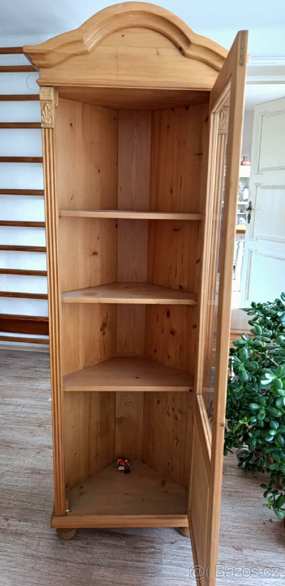 Nabízím rohovou skříň š68xv194x42cm - 3