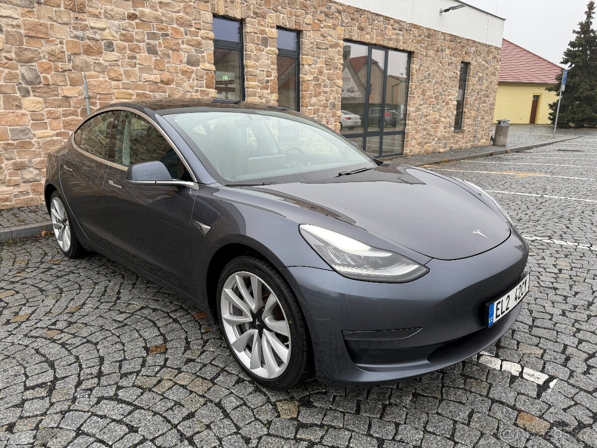 Pronájem Tesla 3 Long Range – BOLT PREMIUM / LIFTAGO PREMIUM - 3