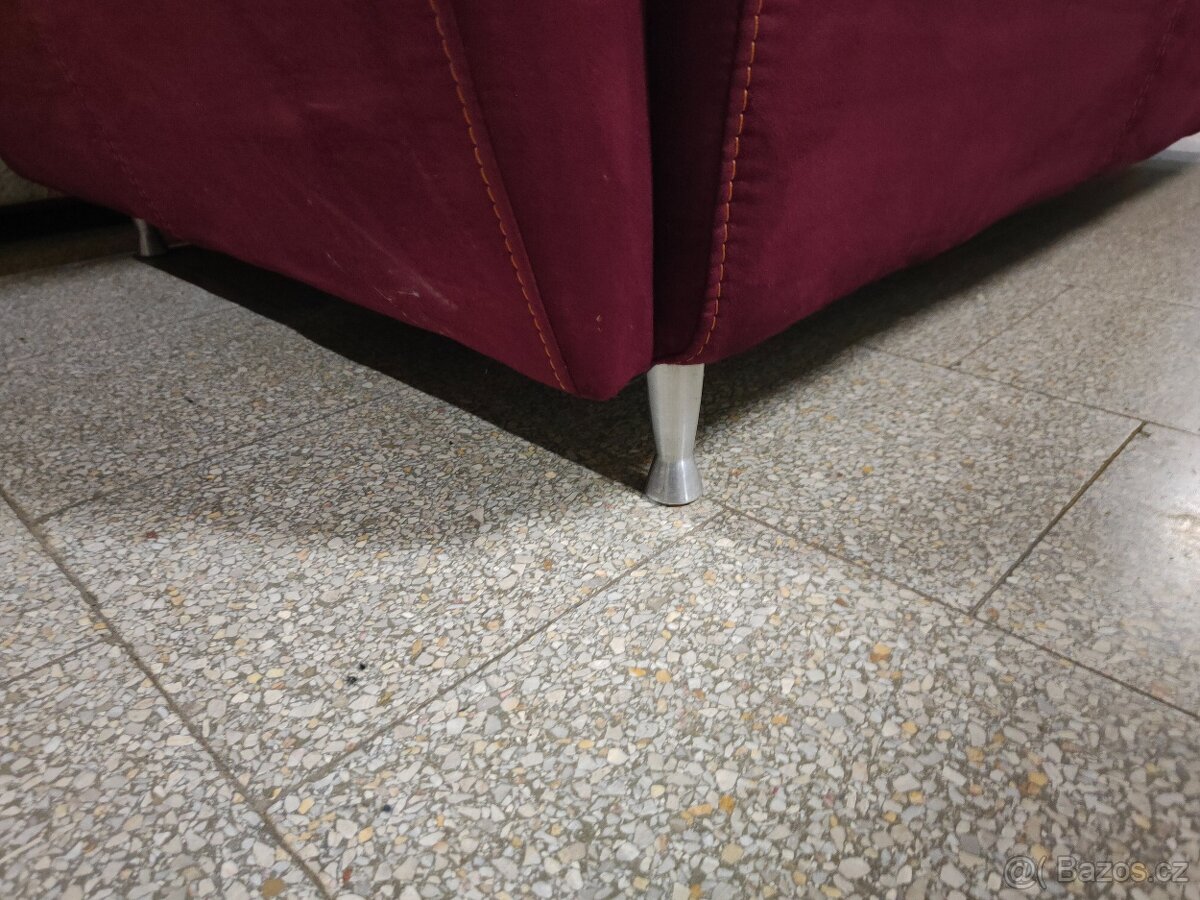 Pohovka dvojka se 3 polštáři - 3