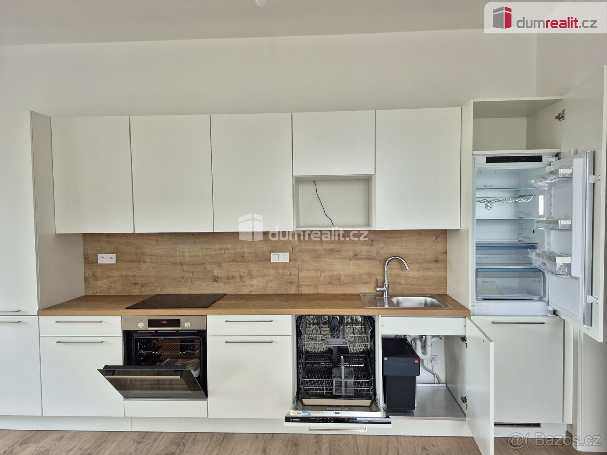 Pronájem exkluzivního bytu 3kk, 100,3m2 a lodžie 6,5m2 Plzeň - 3