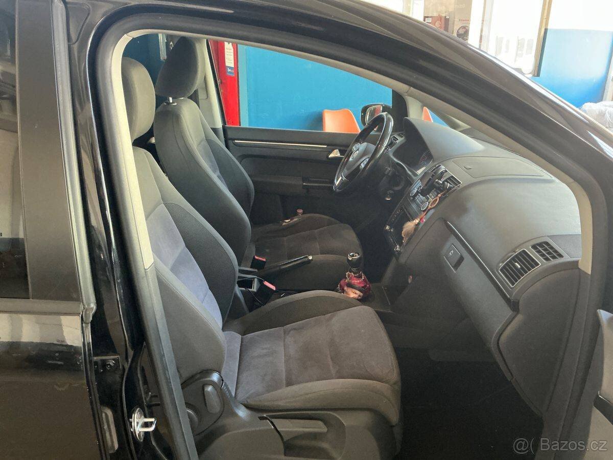 VW Touran 2.0TDI 103kW,Highline,7.míst,1.majitel,serviska - 3