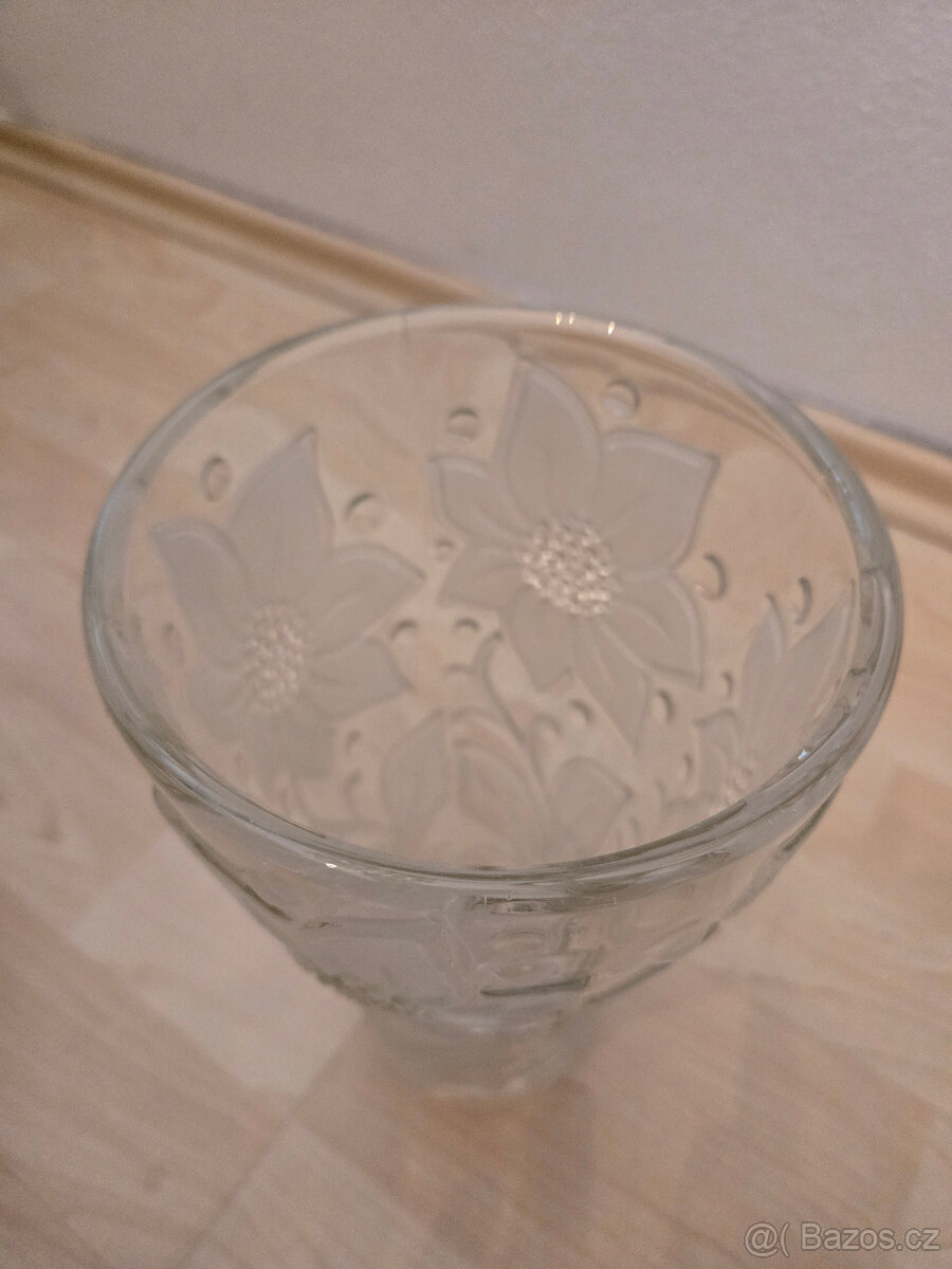 Stará masivní váza - 3