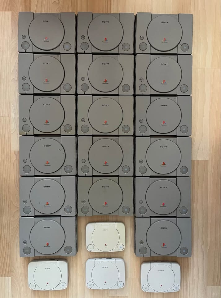 21x Sony PlayStation PS1 / PSone + hromada příslušenství - 3