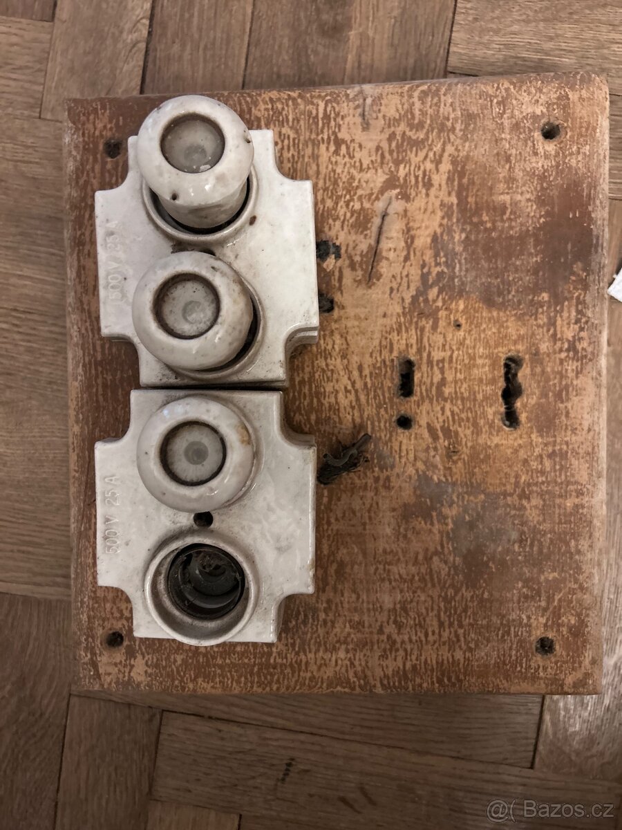 Staré izolátory a pojistky - 3