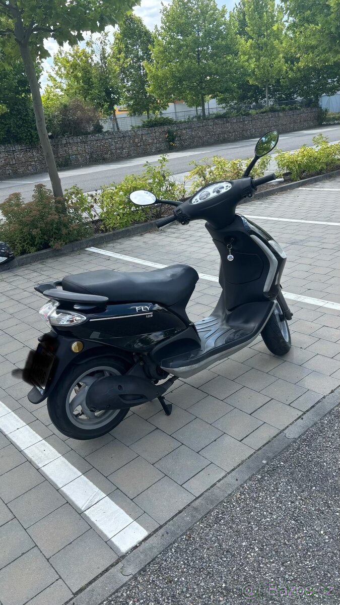 Skůtr Piaggio Fly 125 - 3
