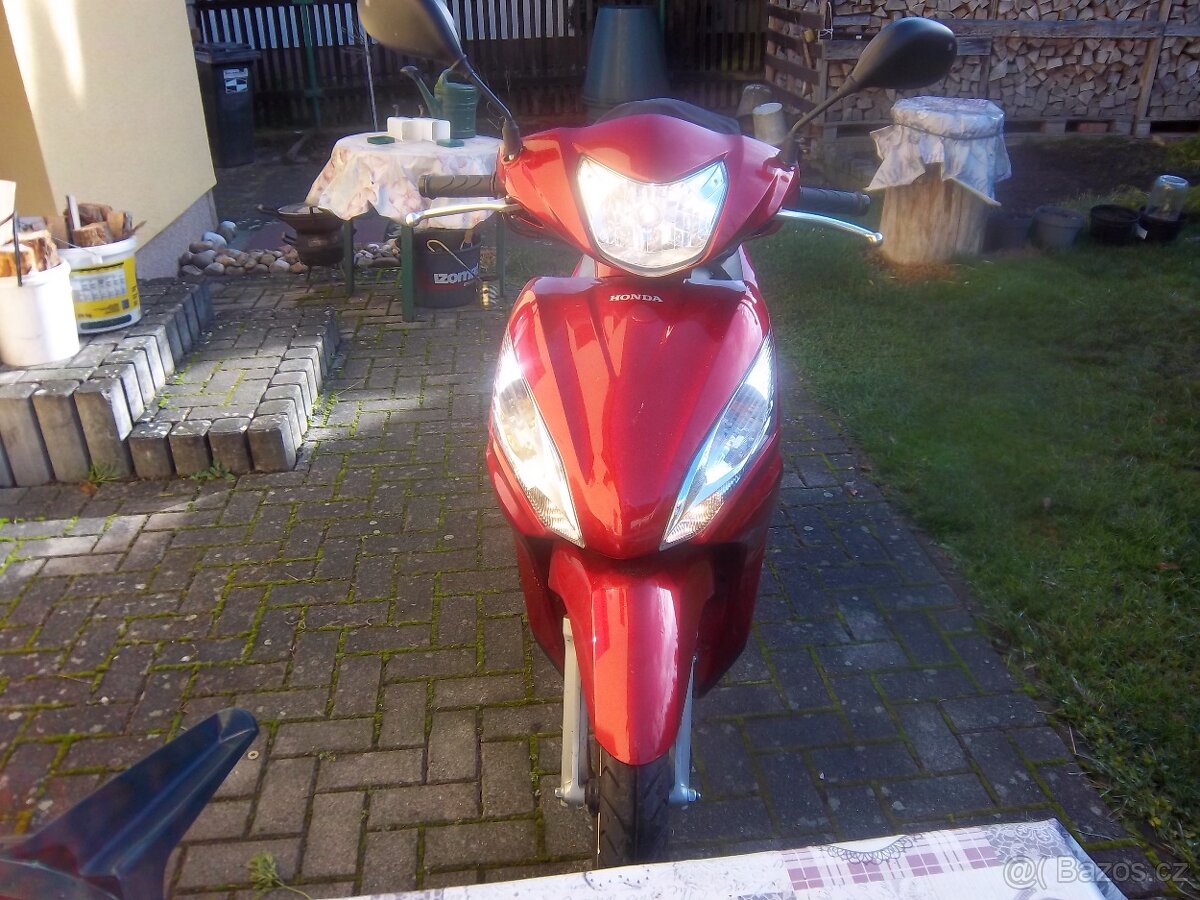 Skutr Honda 110 Vision - 3