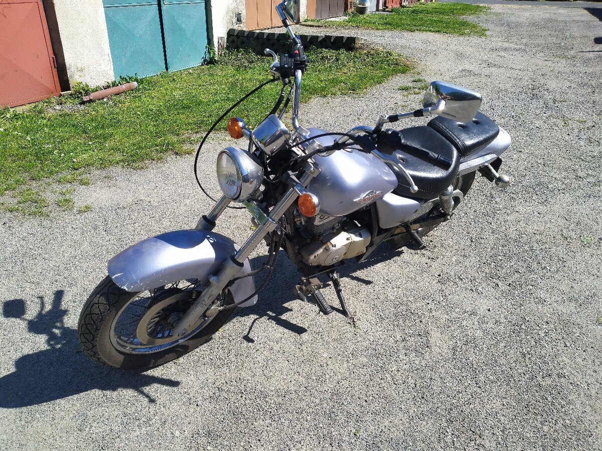 Suzuki Marauder 125 - 3