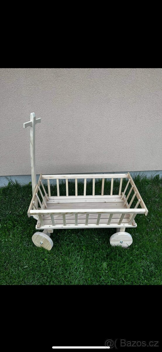 Okrasný dřevěný vozíček - 3