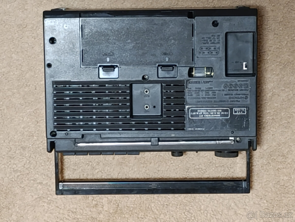 Staré rádio HITACHI - 3