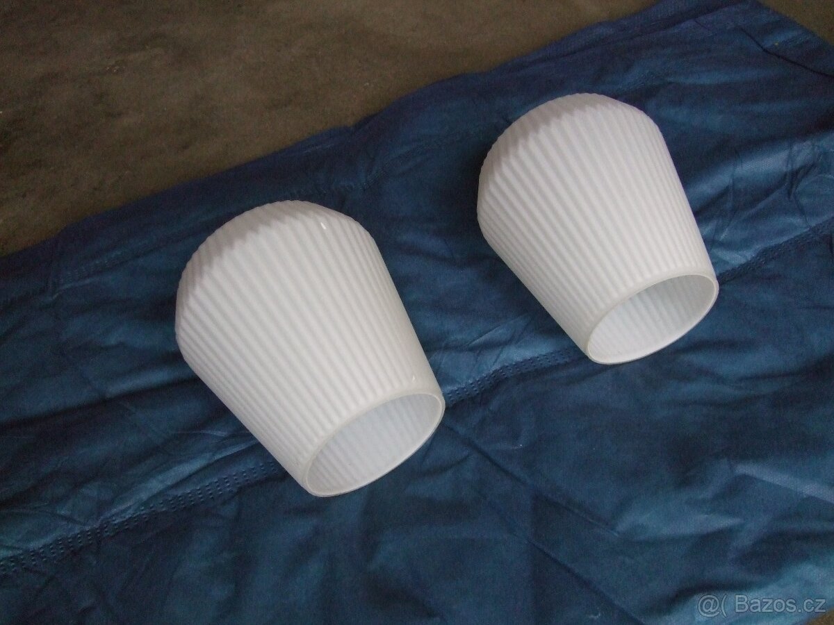 SKLENĚNÁ STÍNIDLA - 3