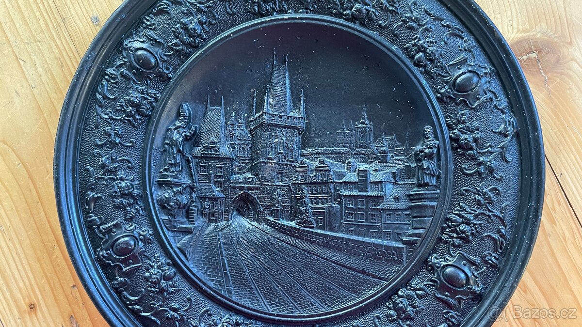 Dekorativní reliéfní talíř - 3