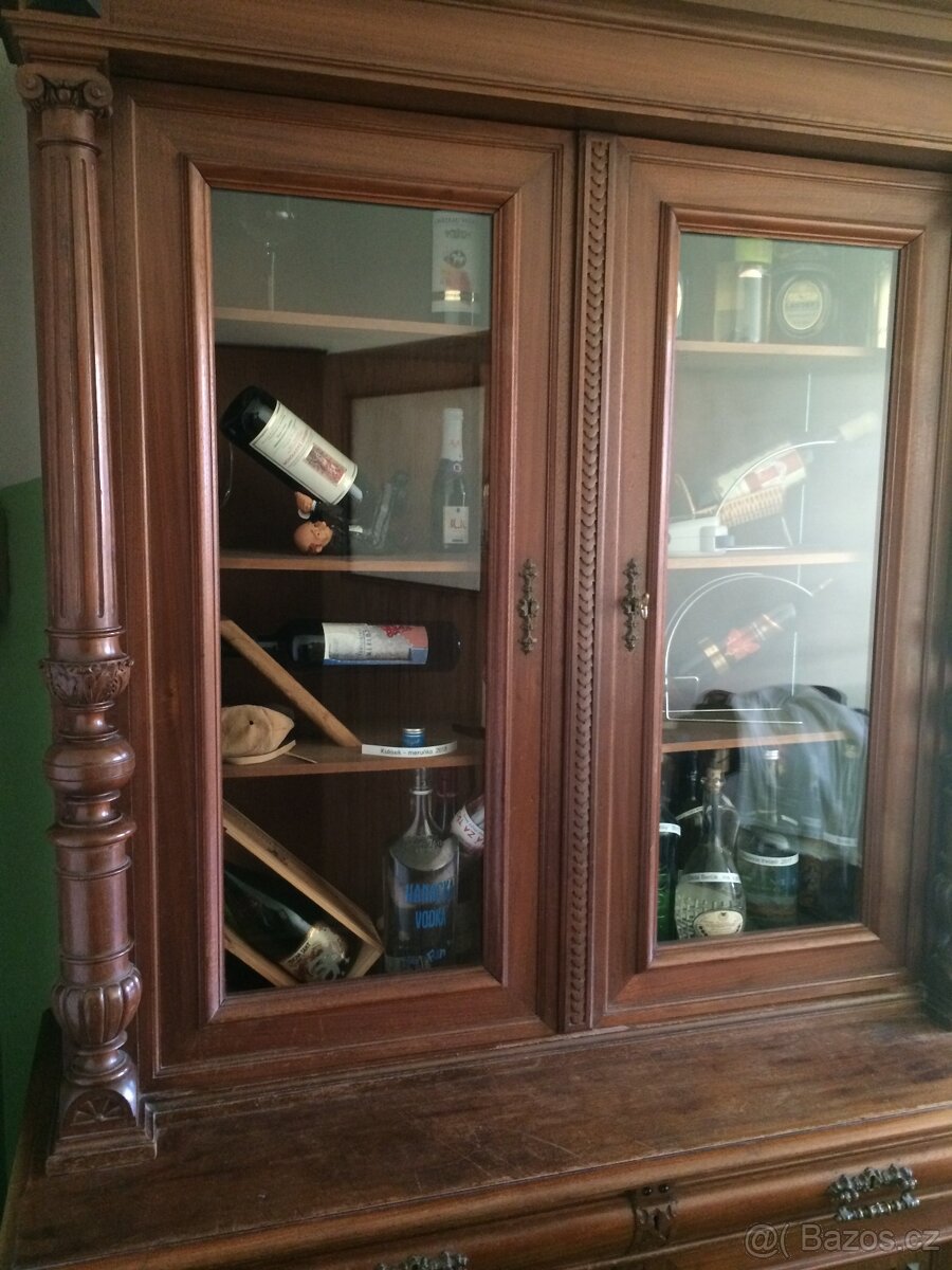 Starý zdobený příborník z masivu - 3