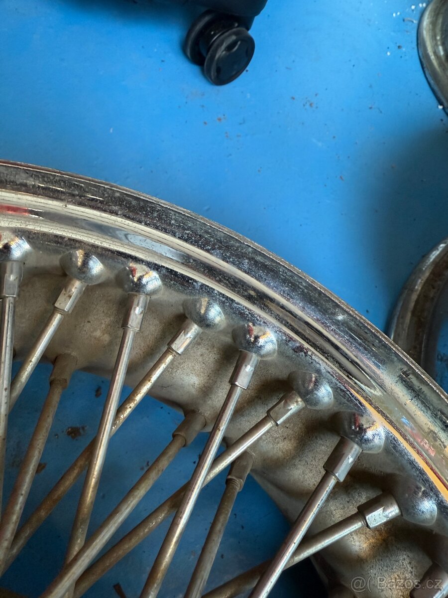 Drátěna kola jaguar E-type - 3