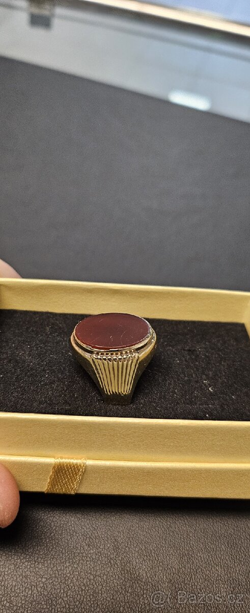 Prodám zlatý dámský prsten s kamenem - 3