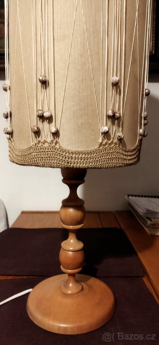 Stará stolní lampa na dřevěném stojanu - 3