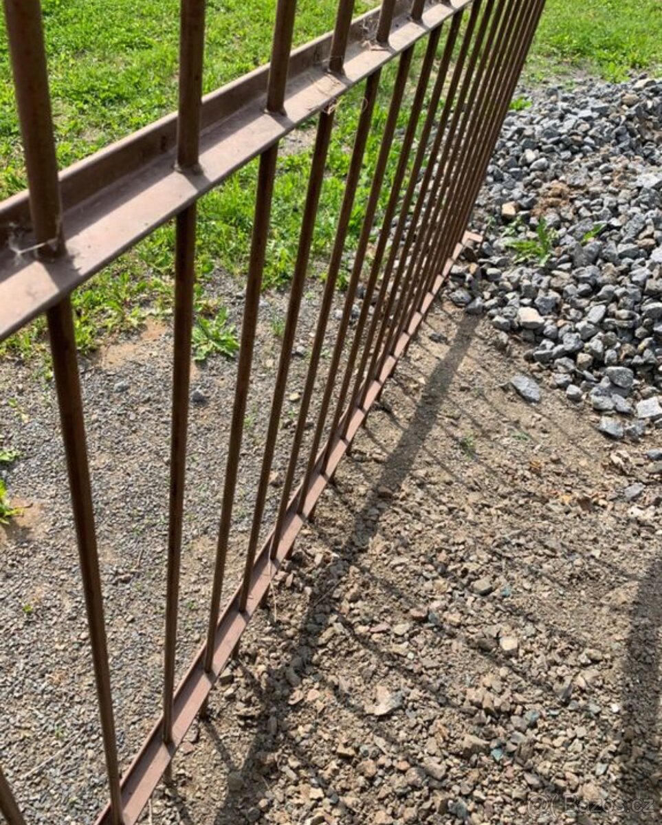 Mříž na stavební buňku - 3