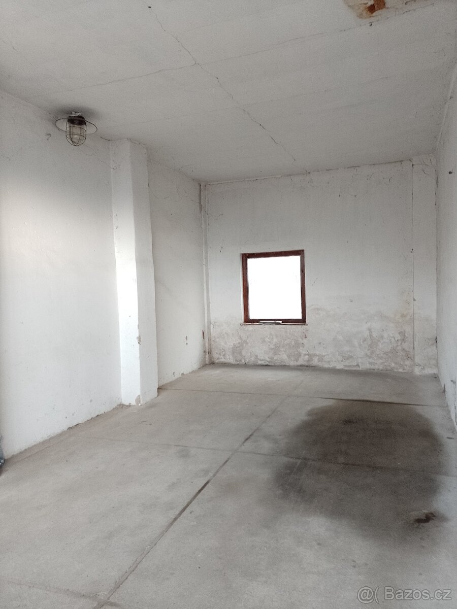 Pronajmu sklad, garáž - 3