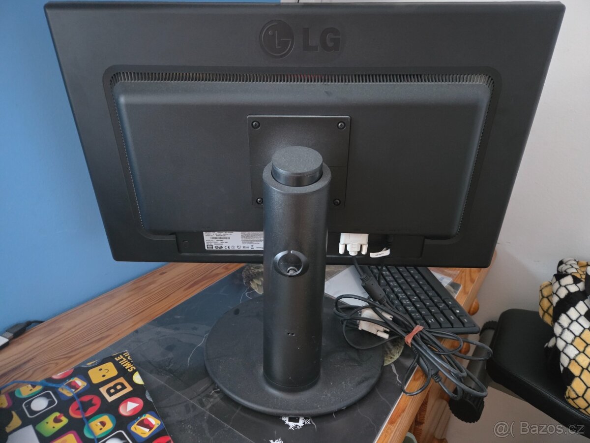Monitor úhlopříčka 61cm - 3
