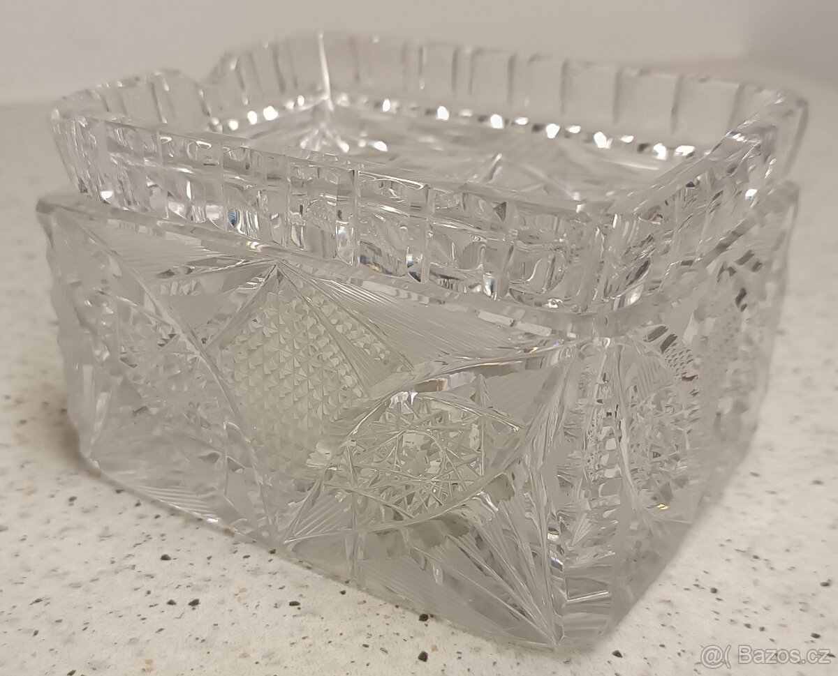 Broušená skleněná dóza - 3