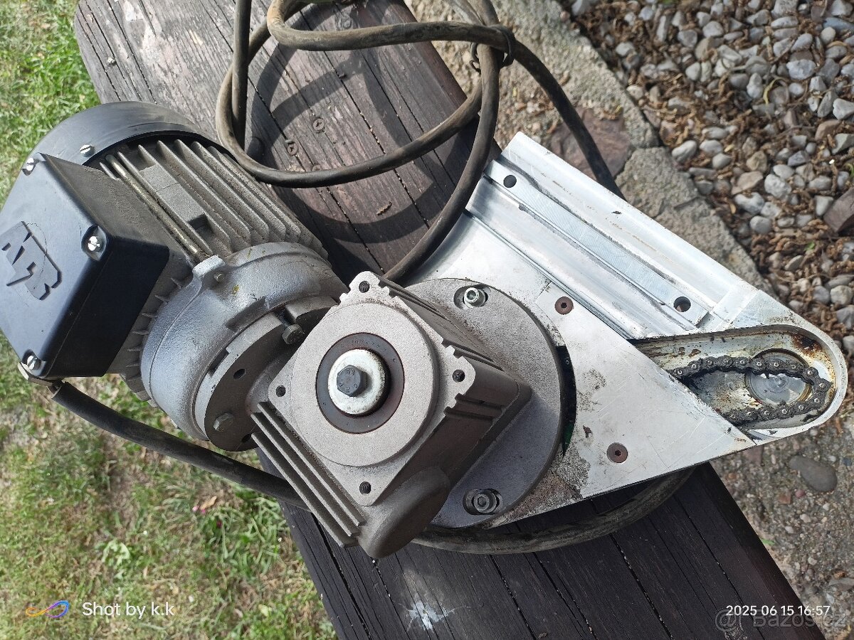 Elektromotor s převodovkou - 3