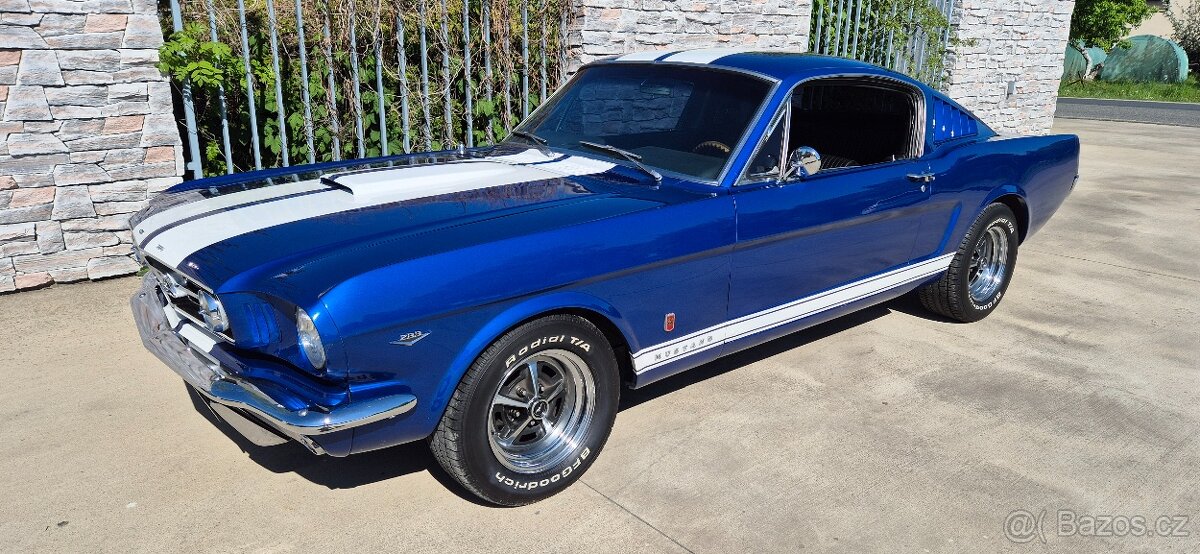 Ford Mustang V8 Fastback GT - 3