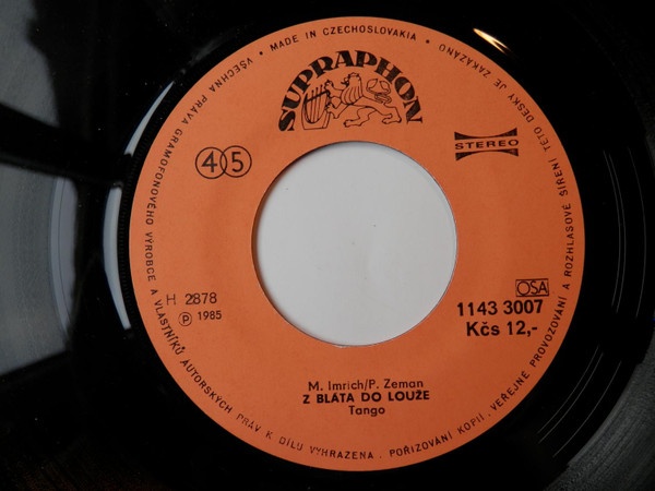 Tango – Co s tím sklem / Z bláta do louže (SP) - 3